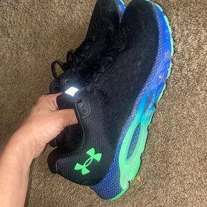 Men's under armour tennis shoes size 10.5